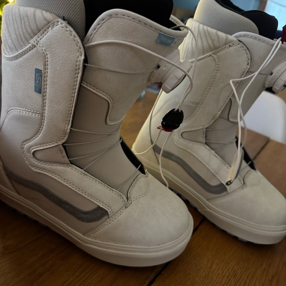 Vans Encore OG Snowboard Boots, Marshmallow/Aquatic Color, Size 7 - Picture 2 of 4